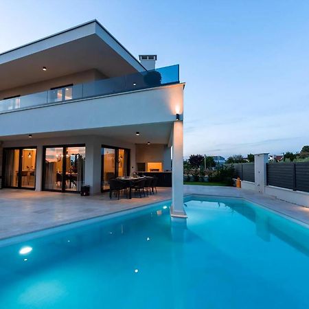Luxurioese Villa Perla Mit Pool Und Jacuzzi Пореч Экстерьер фото