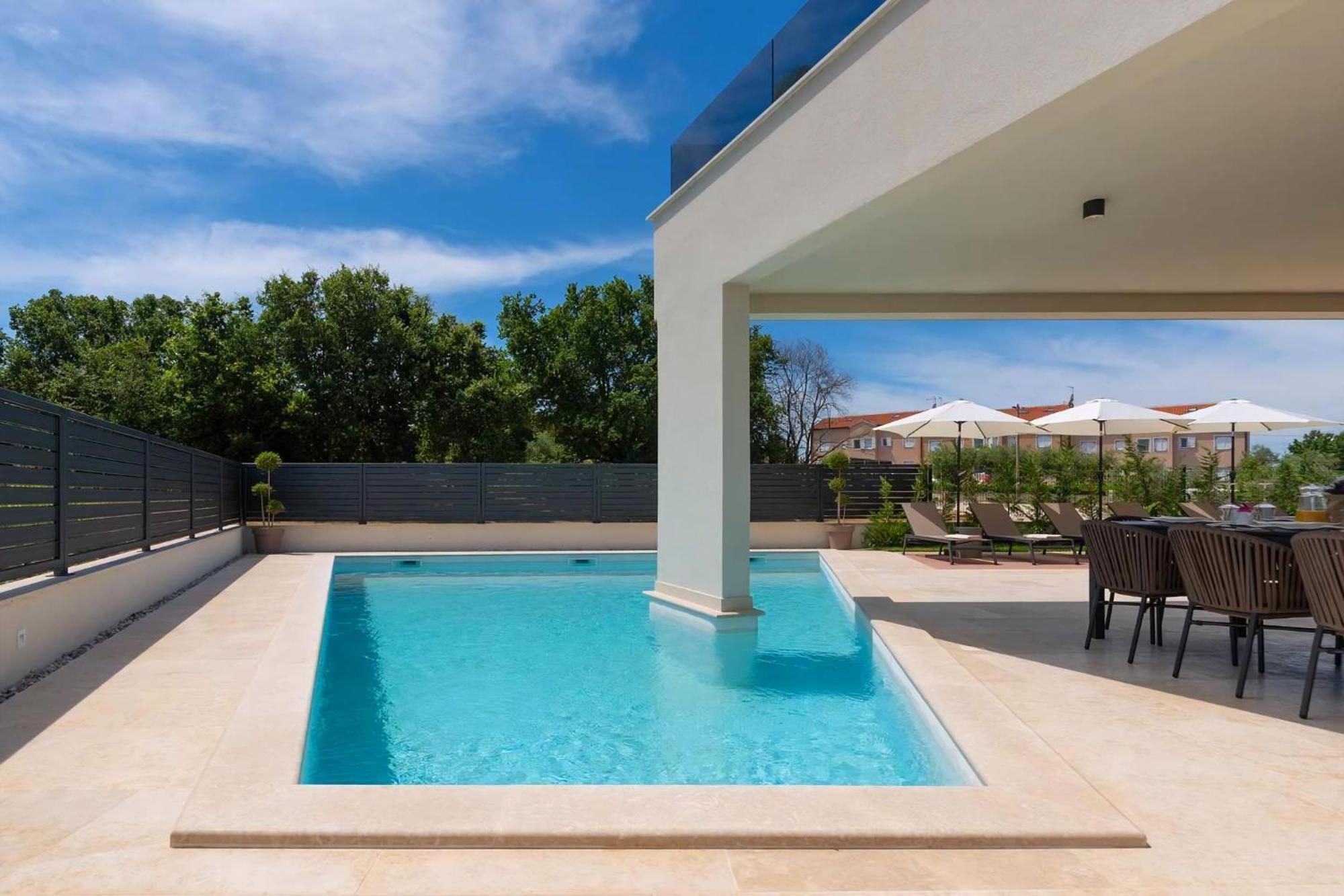 Luxurioese Villa Perla Mit Pool Und Jacuzzi Пореч Экстерьер фото