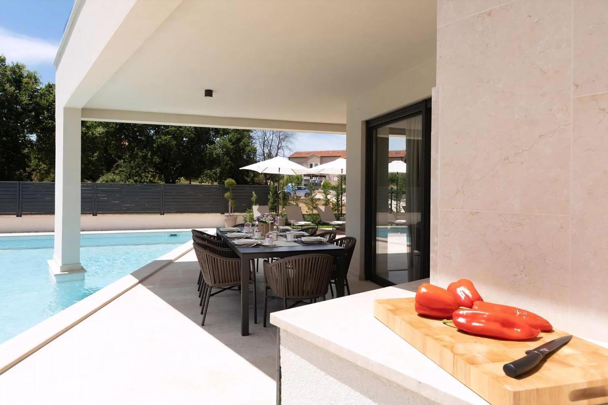 Luxurioese Villa Perla Mit Pool Und Jacuzzi Пореч Экстерьер фото