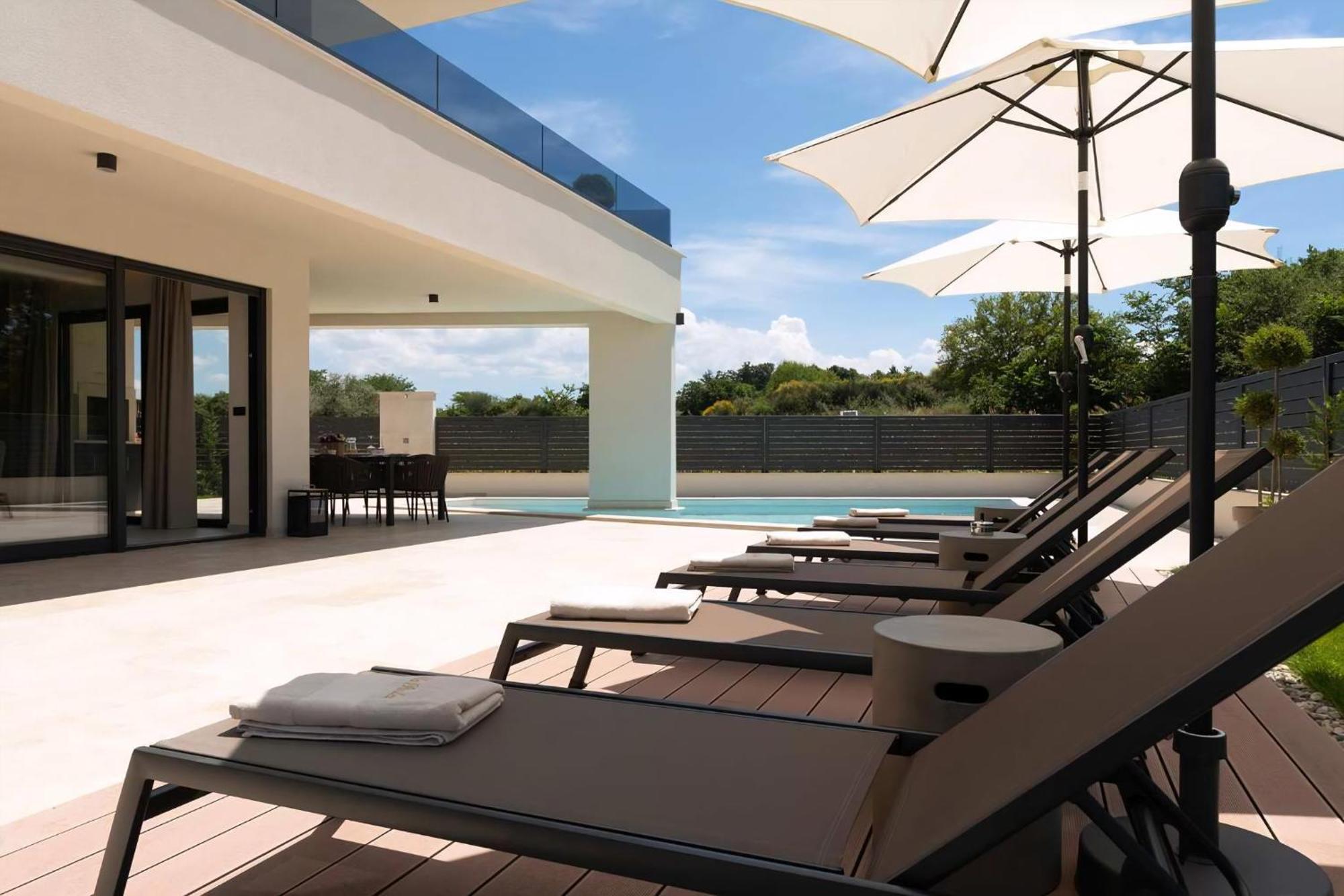 Luxurioese Villa Perla Mit Pool Und Jacuzzi Пореч Экстерьер фото